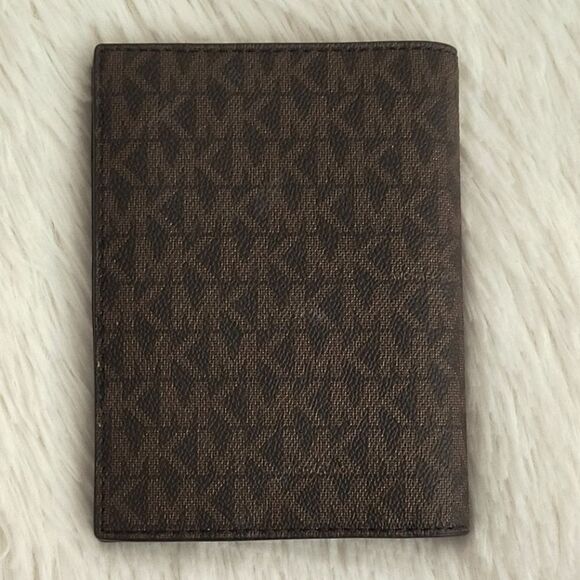 MICHAEL Michael Kors Logo Passport Wallet - Picture 4 of 7